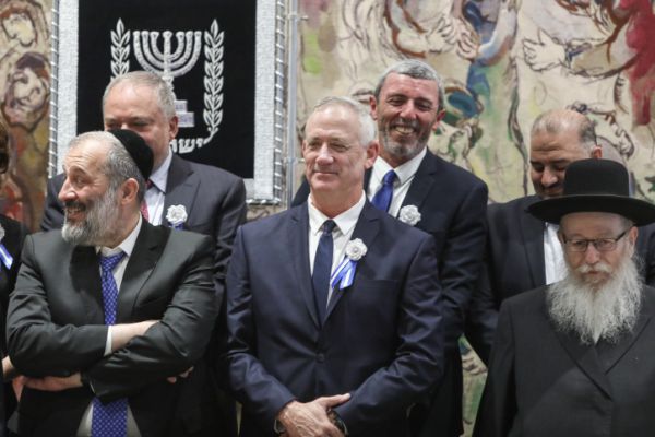 המנדט של גנץ: הליכוד וכחול לבן ייפגשו למו"מ
