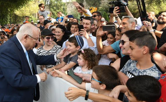 4,000 איש הגיעו לסוכת הנשיא משעות הבוקר