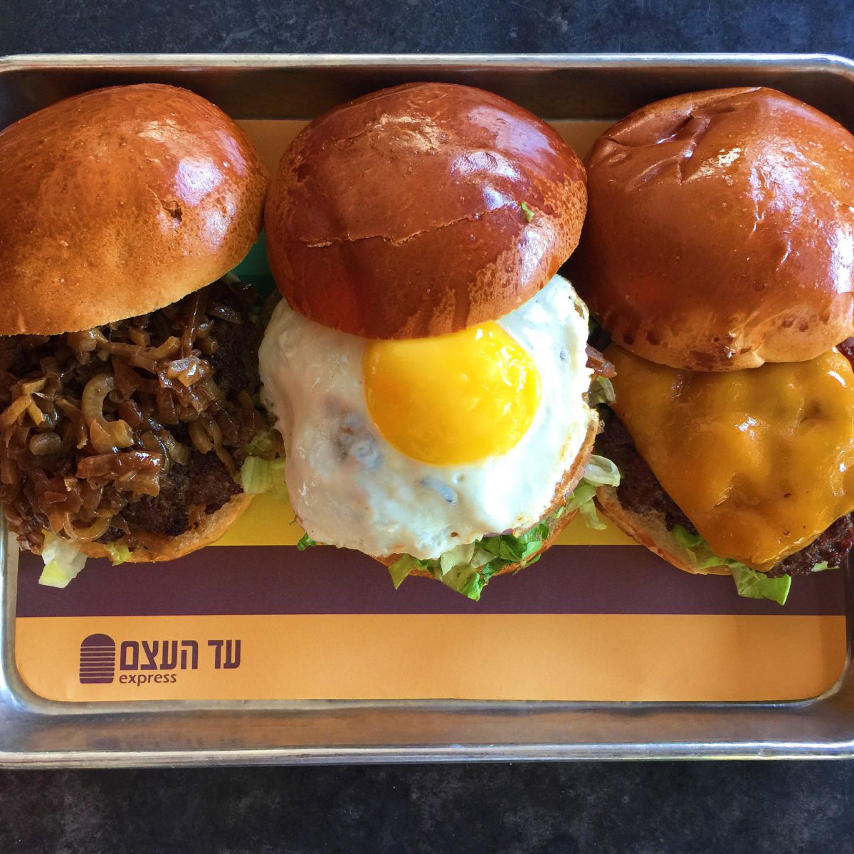 רשת "עד העצם" חושפת: סוכה כשרה בסניפי הרשת