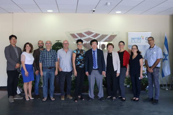 נשיא האוני' הקוריאנית בביקור מיוחד בעזריאלי