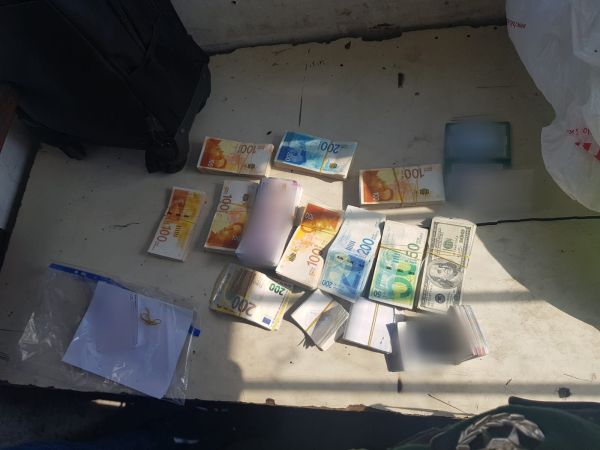 לוחמי מג"ב עצרו 2 ערבים החשודים בסחר בנשק