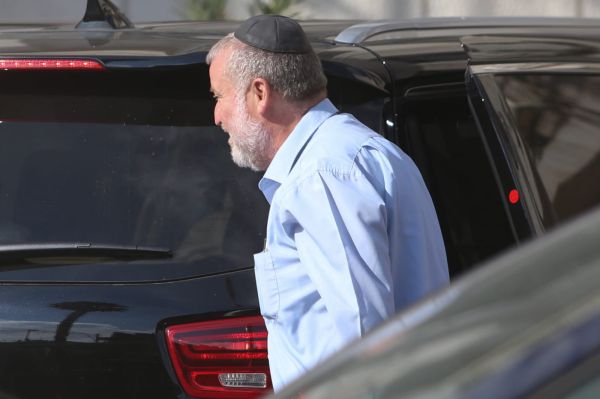 פרקליטי נתניהו: "עסקת טיעון לא באה בחשבון"