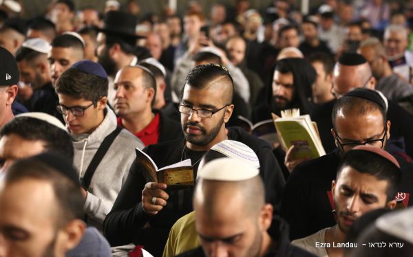 תיעוד עוצמתי: כמאה אלף איש באירוע סליחות בכותל