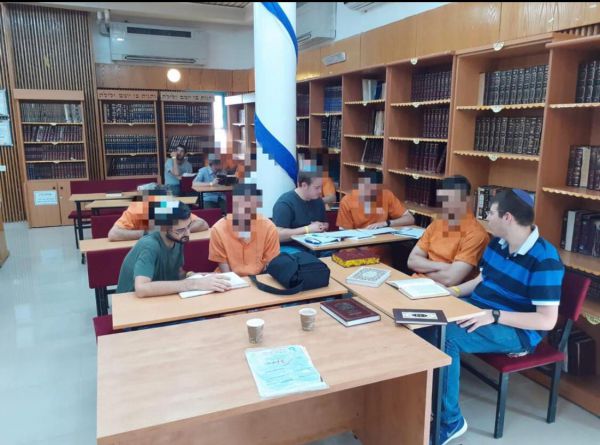 לומדים עם האסירים: בתי הסוהר נערכים ליום כיפור