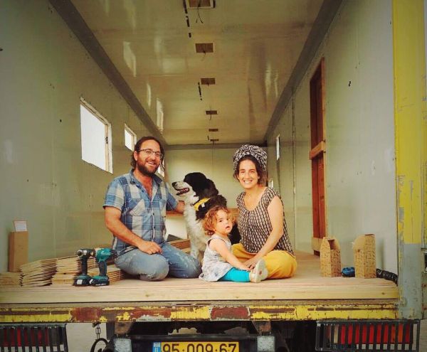 עף להם הסכך: הזוג שבחר לגור על גלגלים | פרויקט חג