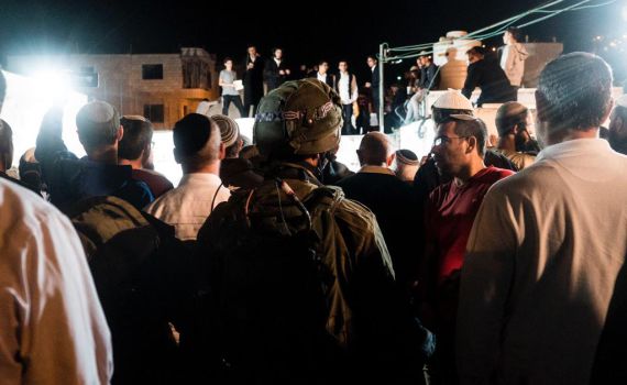 בקבוקי תבערה ומטענים בכניסה הלילה לקבר יוסף