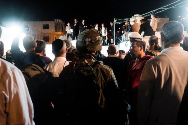 בקבוקי תבערה ומטענים בכניסה הלילה לקבר יוסף