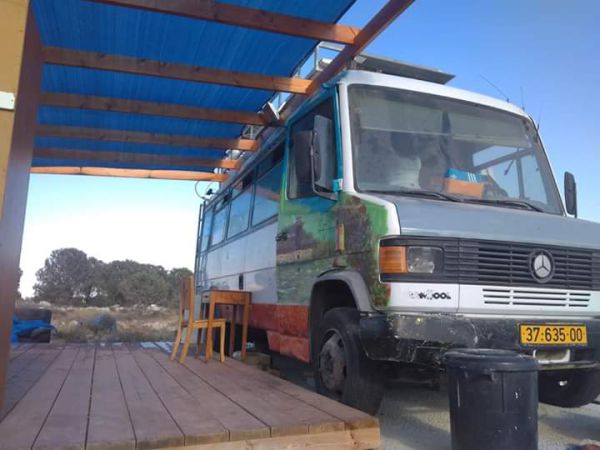 עף להם הסכך: המשפחה שגרה במיניבוס | פרויקט חג