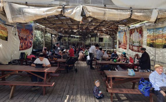 אלפי מטיילים הגיעו לחגוג את חוה"מ בגוש עציון