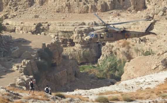 לאחר חיפוש הלילה: נמצאו המטיילים בנחל אוג