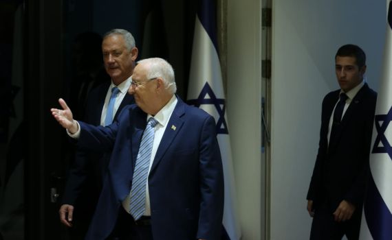 לאחר הסירוב מהבלוק: גנץ הציע לנתניהו להיפגש