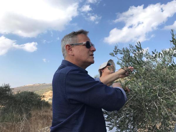 ניצן הורביץ הגיע למסוק זיתים עם פלסטינים