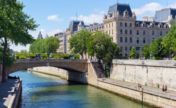 "הרוצח התאסלם": הטבח בפריז מסתמן כפיגוע טרור