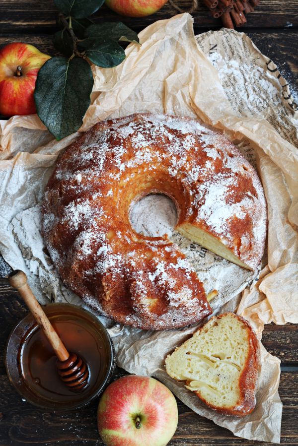 שאריות של החגים: מתכון קל לעוגת תפוחים בחושה