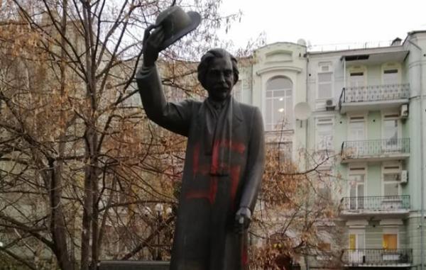 אוקראינה: פסל של שלום עליכם הושחת בצלבי קרס