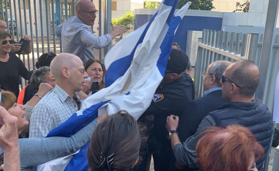 אחמד טיבי הסית – והותקף. תיעוד