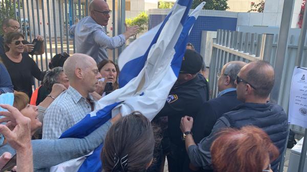 אחמד טיבי הסית – והותקף. תיעוד