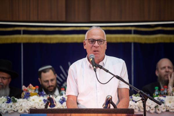 מה הביא לצעד המפתיע? הסיבות להתפטרות אורי אריאל