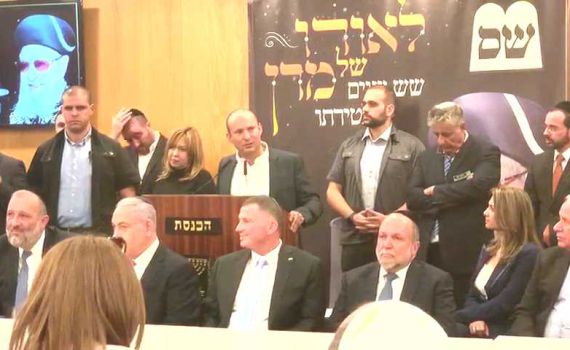 בנט באזכרה לרב עובדיה: קורא לגנץ ונתניהו לאחדות