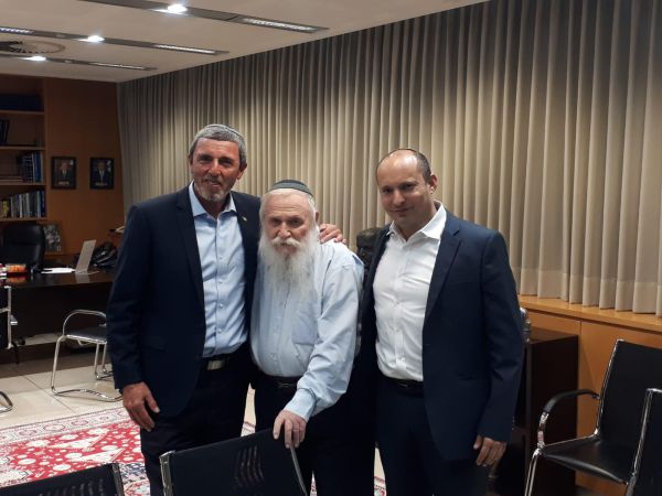 בנט ופרץ נפגשו עם רבני ההסדר: "ספינת הדגל"