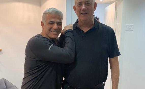 הסתיימה פגישת גנץ ולפיד: השיח יימשך בימים הבאים