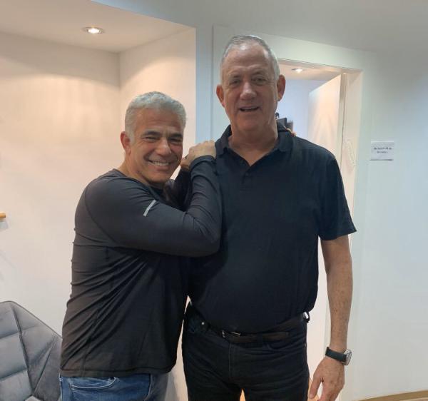 הסתיימה פגישת גנץ ולפיד: השיח יימשך בימים הבאים