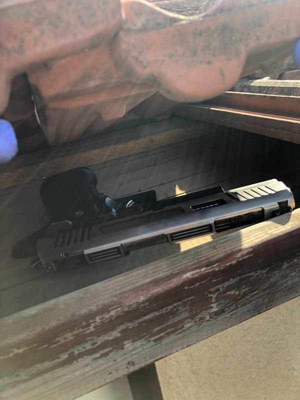 המשטרה איתרה אקדחים על גג בית כנסת בהרצליה