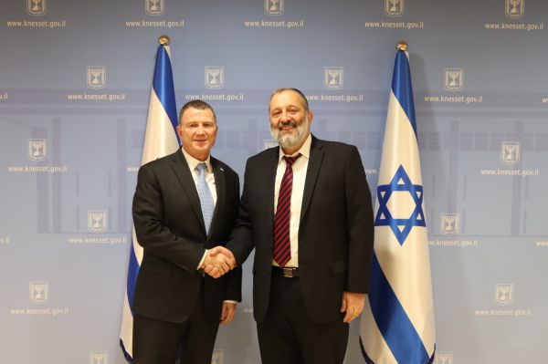 דרעי: "מקווה עוד שנתניהו וגנץ יתגברו על המחלוקות"