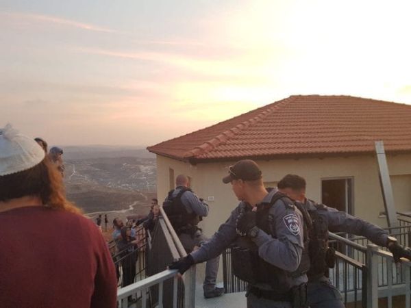 עימותים ביצהר: נריה זארוג נעצר, 3 שוטרים נפצע קל