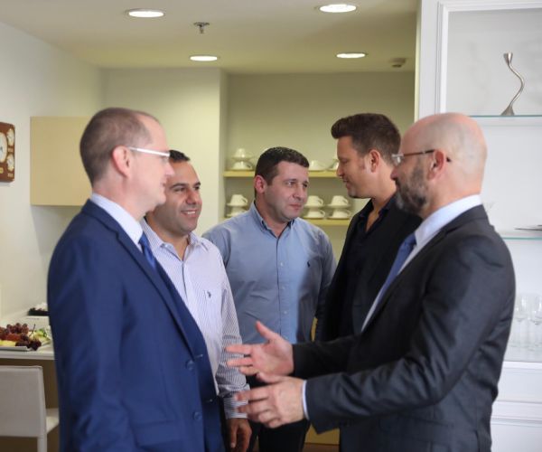 כחול לבן וישראל ביתנו הגיעו להסכמות חלקיות