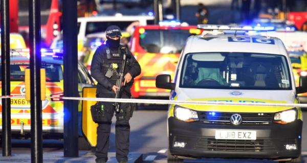 דאעש לקחו אחריות: תיעוד מפיגוע הדקירה בלונדון