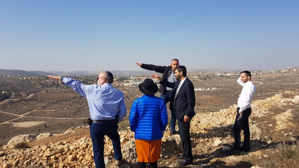 לחץ על בנט: למה לא מסדירים את היישוב עפרה?