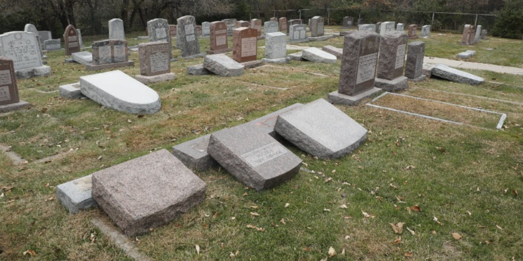 ארה"ב: עשרות מצבות הושחתו בבית קברות יהודי