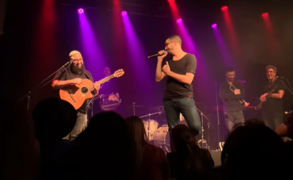 צפו: הדבר המרגש שגרם לחנן בן ארי לפנות את הבמה