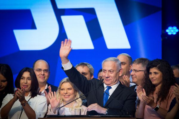בימין תומכים בנתניהו: "זה לא מגיע לראש הממשלה"