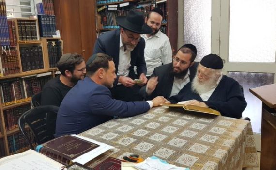 צריכים ברכה: יועצי נתניהו הגיעו לרב קנייבסקי החרדי
