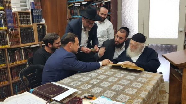 צריכים ברכה: יועצי נתניהו הגיעו לרב קנייבסקי החרדי