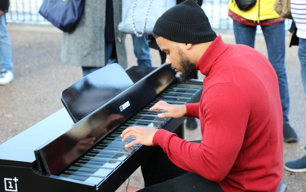 צפו: איך נשמע פסנתר שמורכב מ-17 סמארטפונים?