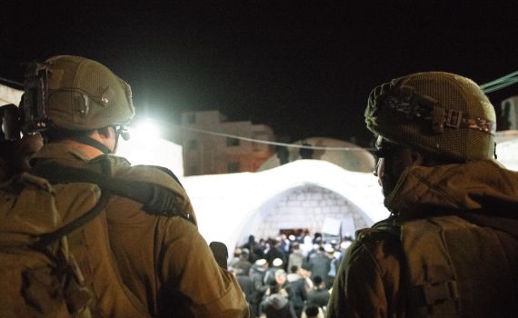 כ-1,400 מתפללים נכנסו לקבר יוסף הלילה