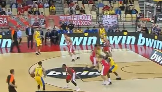 מכבי ת"א דרסה את אולימפיאקוס בחוץ