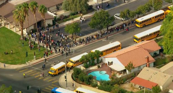 ירי בקליפורניה: הרוגה ו-5 פצועים בתיכון, היורה נתפס