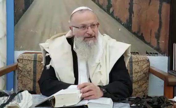 אסור לקנות שום דבר שיש עליו סימן של צלב