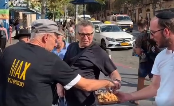 כל הכבוד לצה"ל: סוכריות וממתקים בתגובה לחיסול