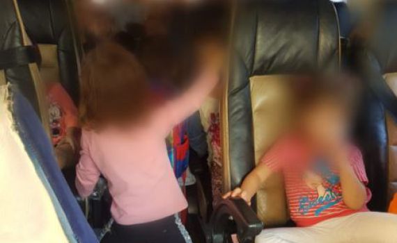 תיעוד • השוטרים לא האמינו: 28 ילדים ברכב