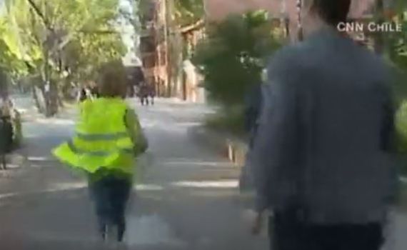 ראש העיר לא אהבה את השאלות וברחה בריצה; צפו