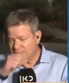 כתב 'כאן 11' בלע זבוב באמצע הדיווח. צפו