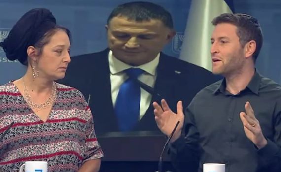 "רוב הכותבים במקור ראשון קוראים לנתניהו לפרוש".צפו