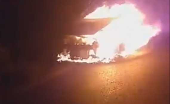 טרור: פלסטינים השליכו בקת"ב, הנוסעים נמלטו