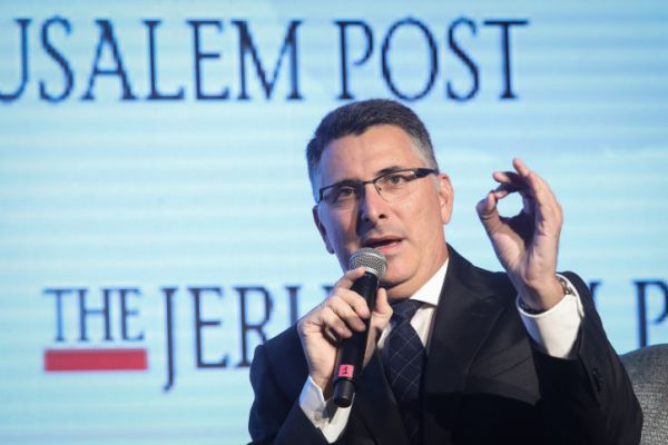 סער: "חגגת בקדימה"; ברקת: "תתבייש לך"