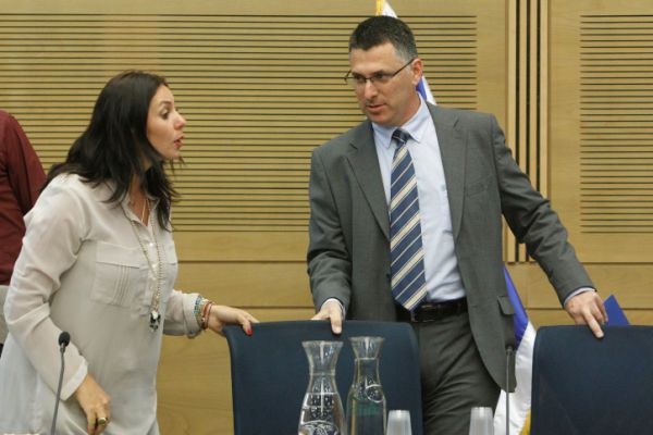 קרבות בליכוד: 'ירי בנגמ"ש'; 'עוד זוכר שהתחנפת אליי'